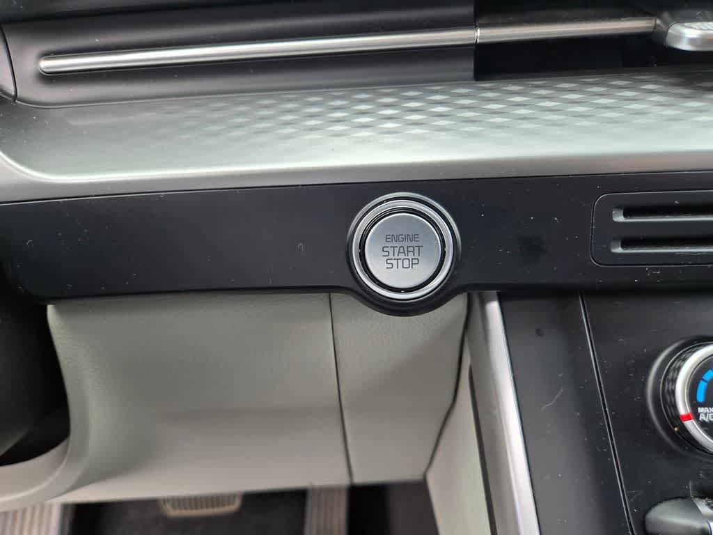 Used 2024 Kia Carnival LX FWD image 15