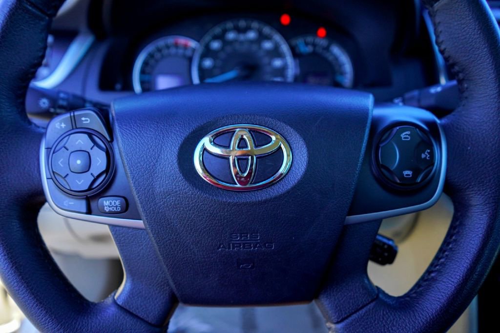Used 2012 Toyota Camry XLE w/ Leather Pkg image 12