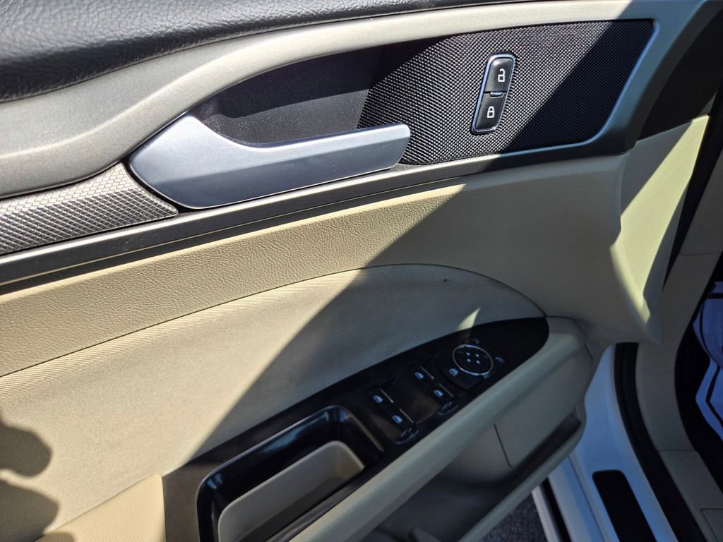 Used 2013 Ford Fusion SE image 32