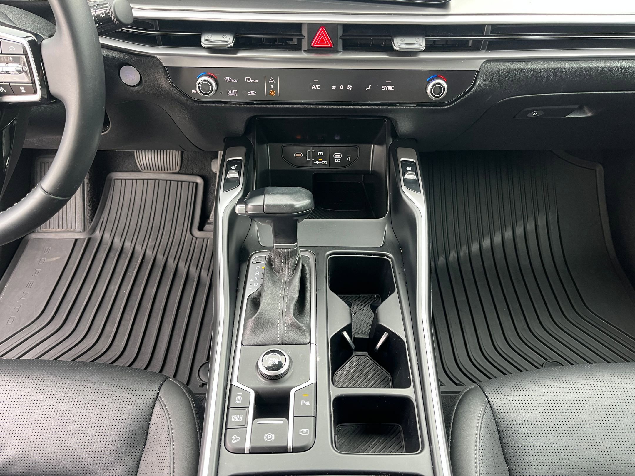 Used 2025 Kia Sorento S image 36