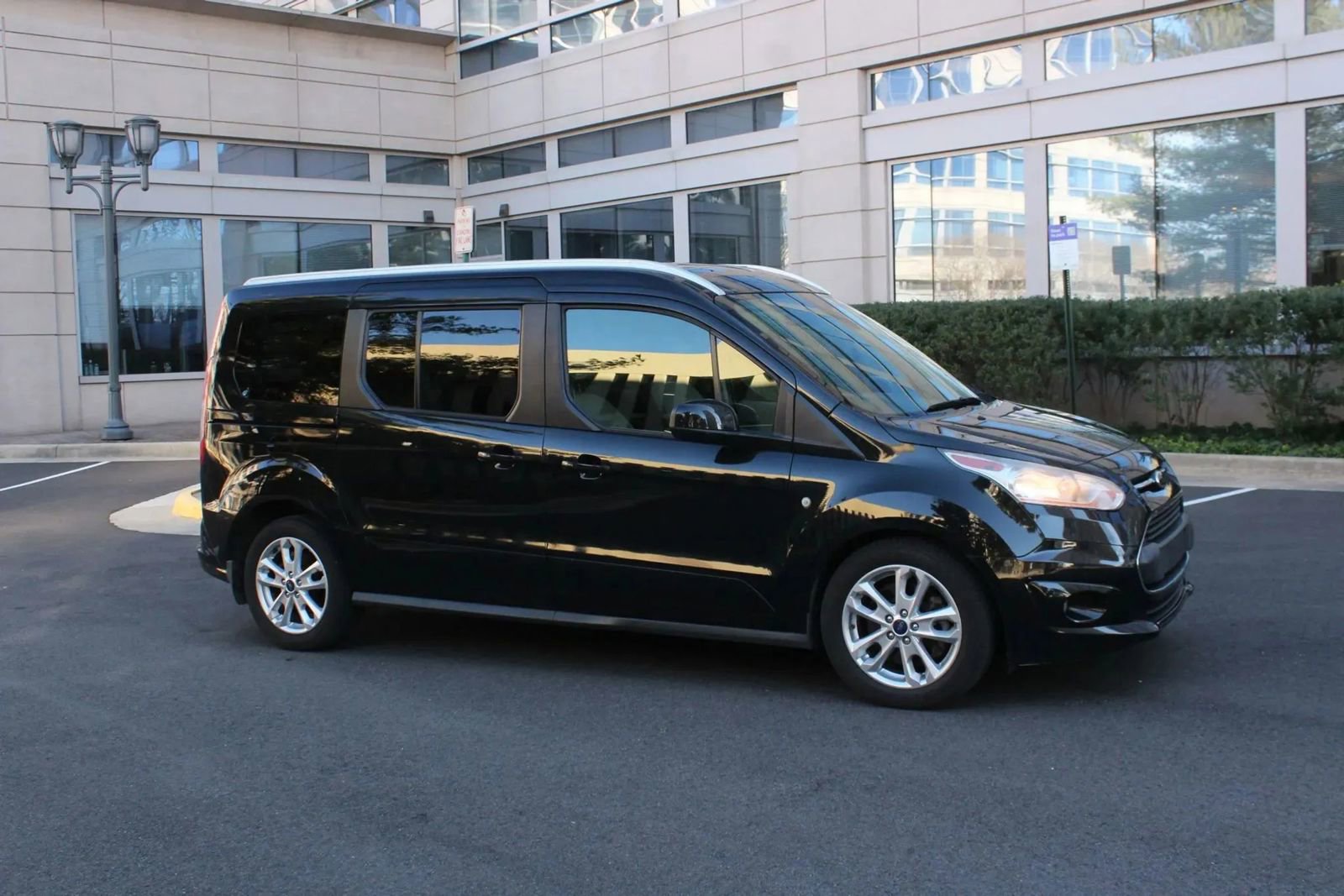 Used 2014 Ford Transit Connect Titanium FWD image 2