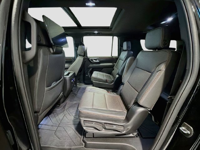 Certified 2024 Chevrolet Suburban High Country w/ Advanced Technology Package AWD/4WD image 23