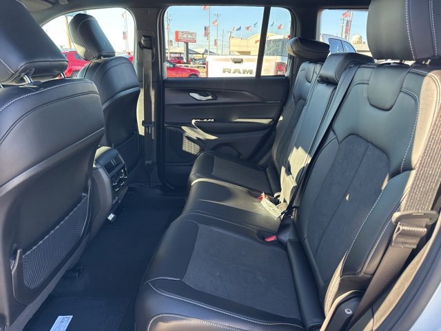 New 2025 Jeep Grand Cherokee Altitude image 12