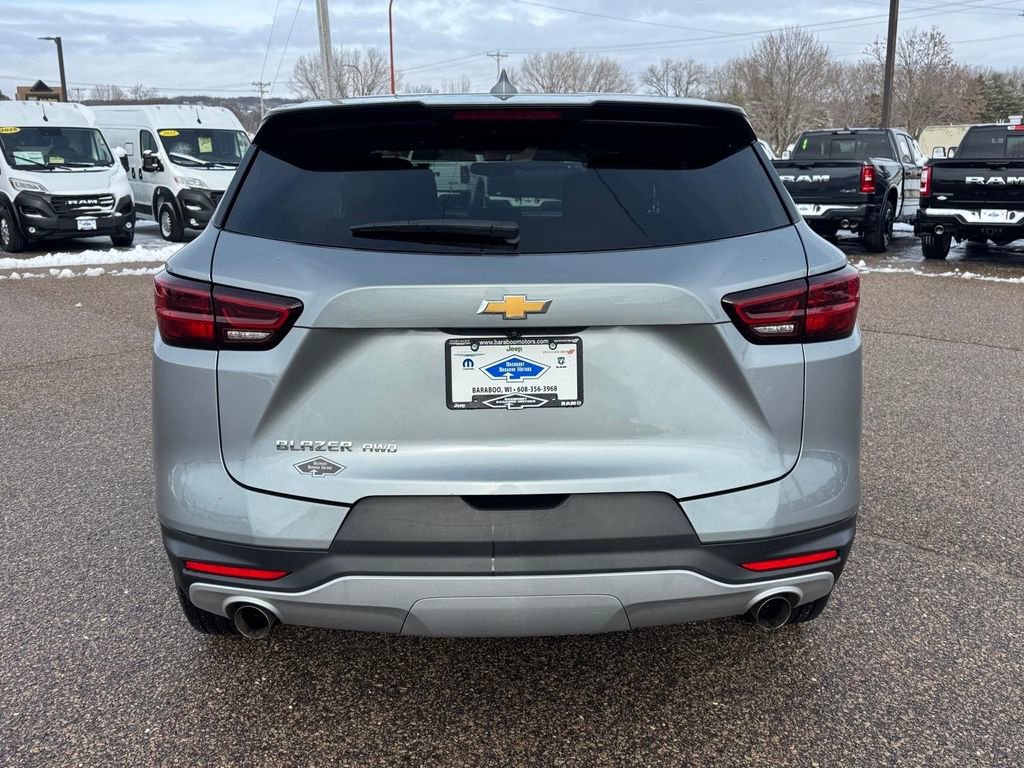 Used 2025 Chevrolet Blazer LT AWD/4WD image 4