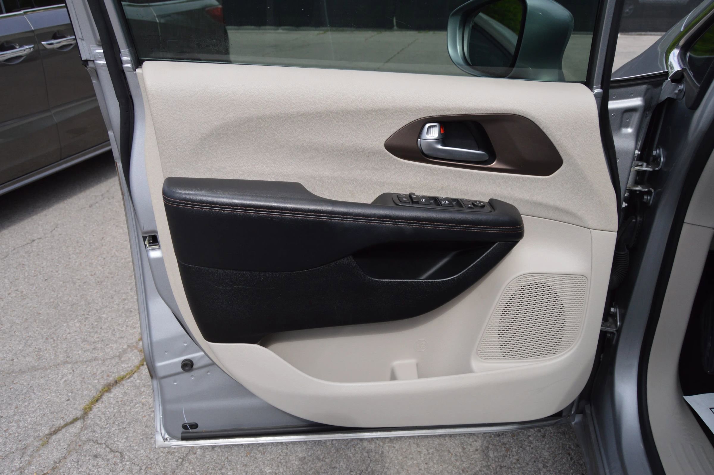 Used 2018 Chrysler Pacifica Touring-L w/ Advanced Safetytec Group FWD image 17