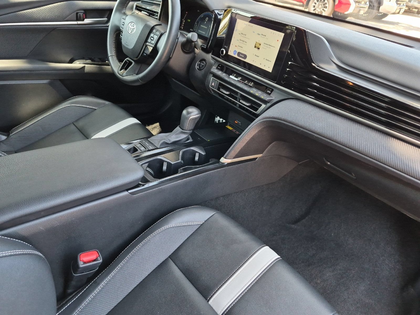 Used 2025 Toyota Camry SE FWD image 14