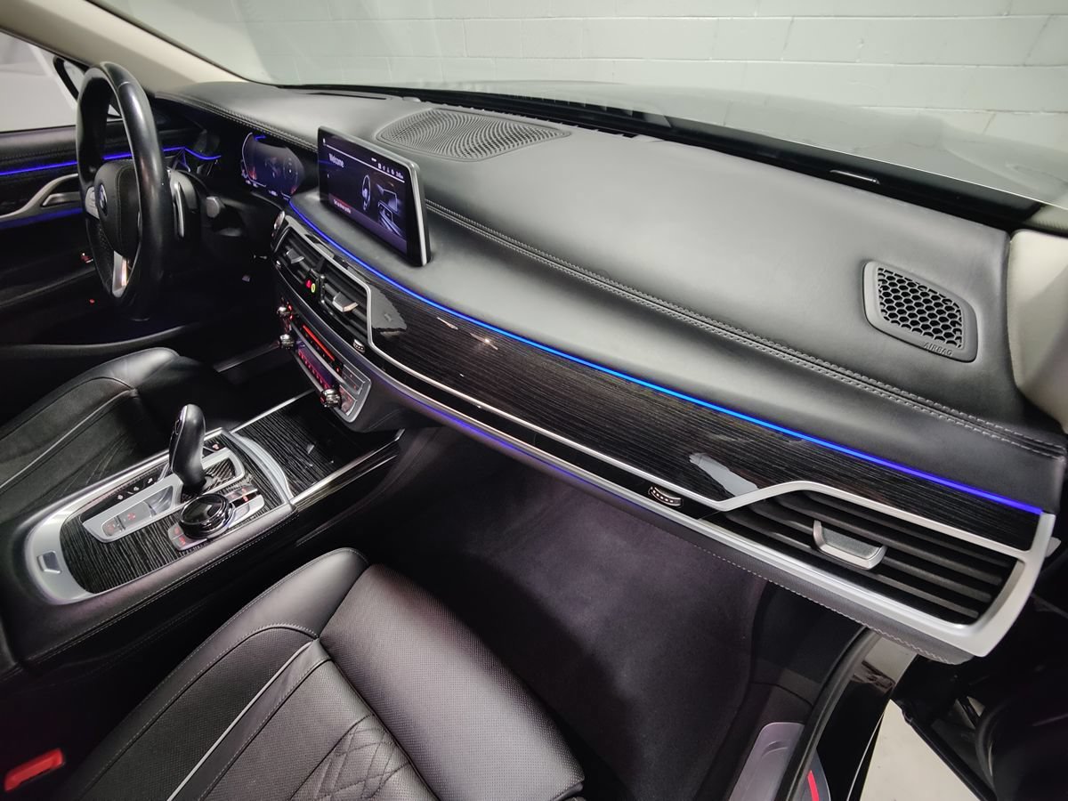 Used 2020 BMW 750i xDrive w/ Executive Package AWD/4WD image 14