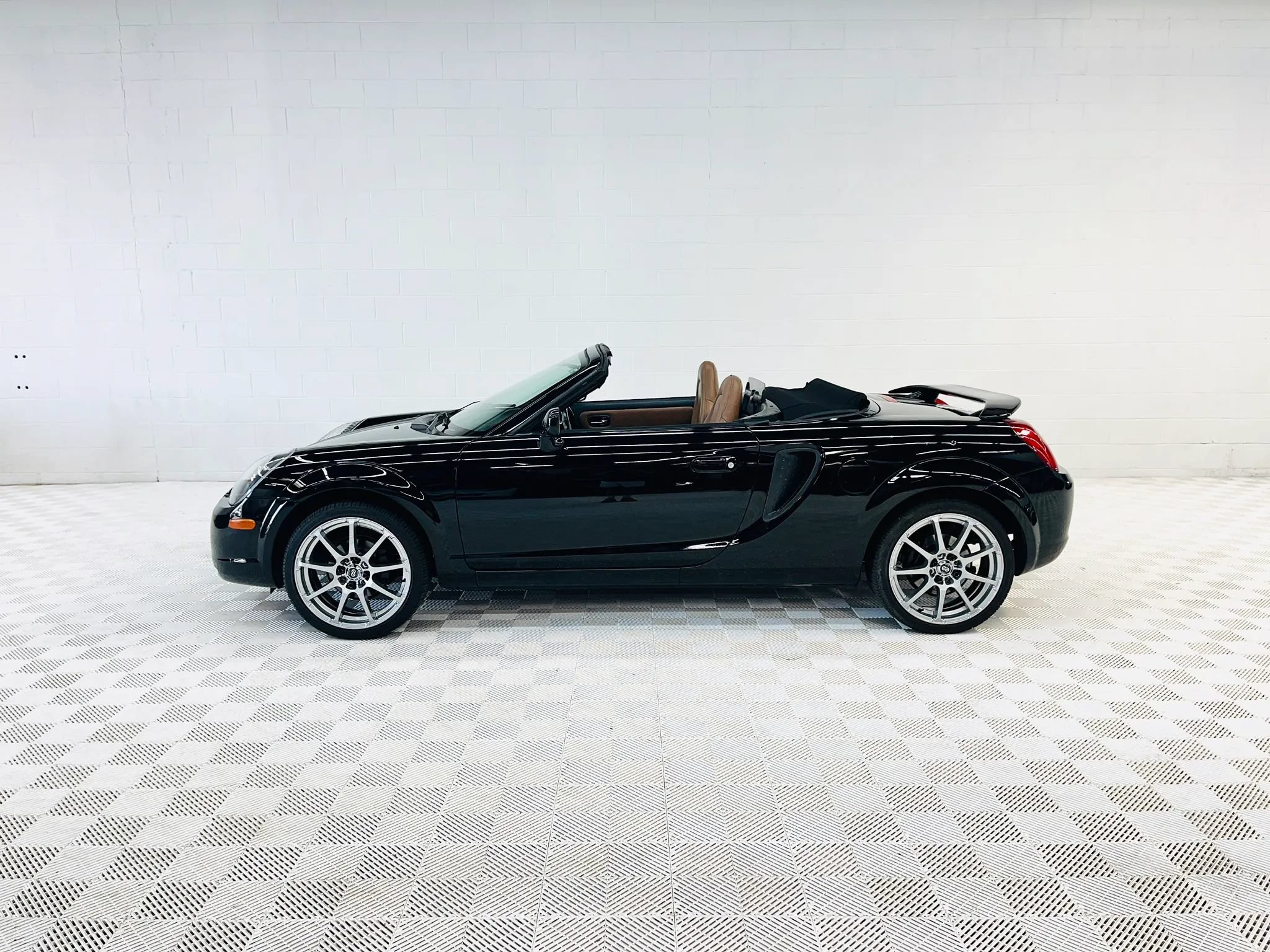 Used 2002 Toyota MR2 RWD image 9