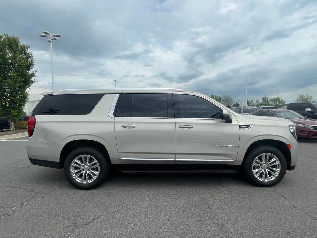 Used 2021 GMC Yukon XL SLT w/ SLT Premium Package image 9