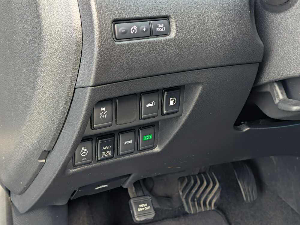 Used 2018 Nissan Rogue SV w/ Premium Package AWD/4WD image 14