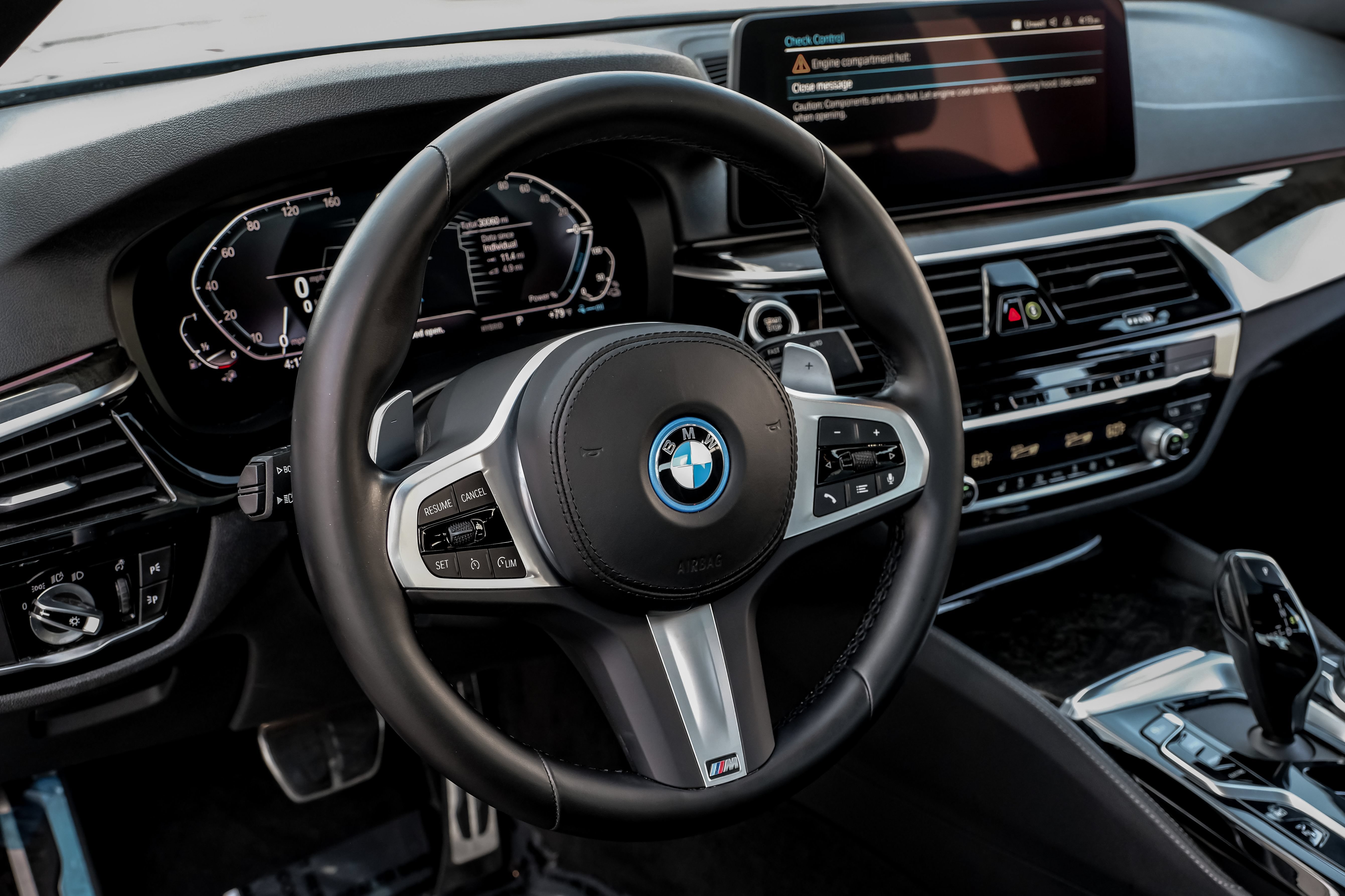 Used 2022 BMW 530e w/ M Sport Package RWD image 15