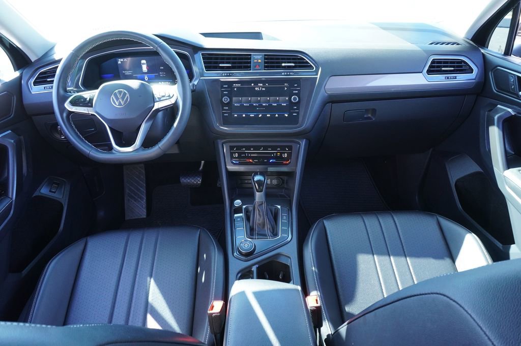 Used 2022 Volkswagen Tiguan SE AWD/4WD image 11