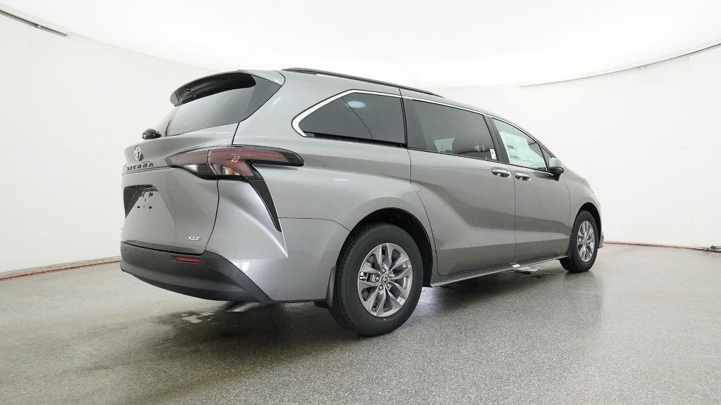 New 2026 Toyota Sienna XLE FWD image 28