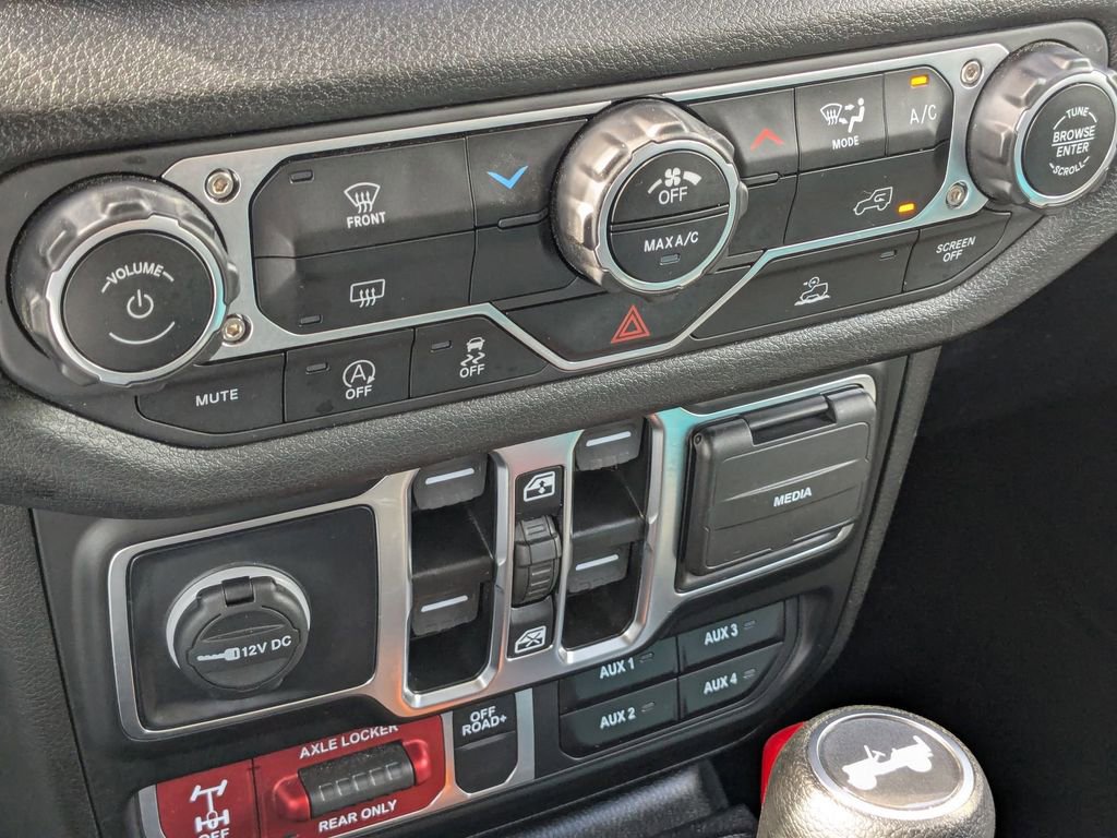 Used 2025 Jeep Wrangler Willys image 22