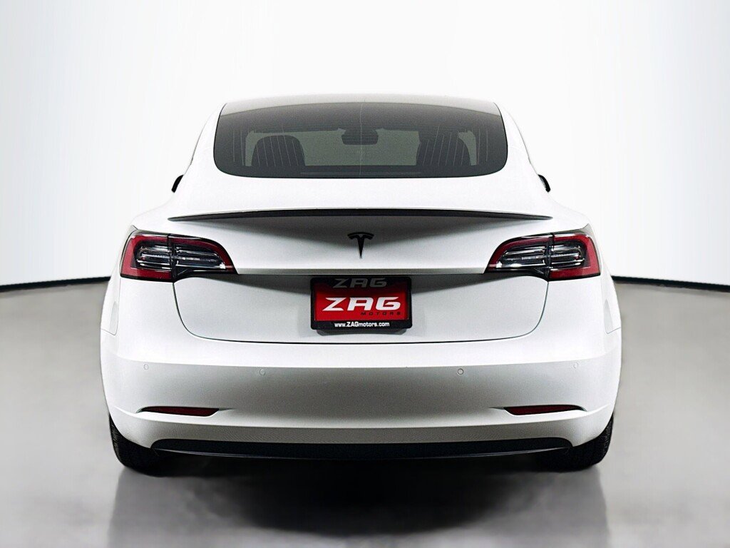 Used 2020 Tesla Model 3 Standard Range Plus image 4