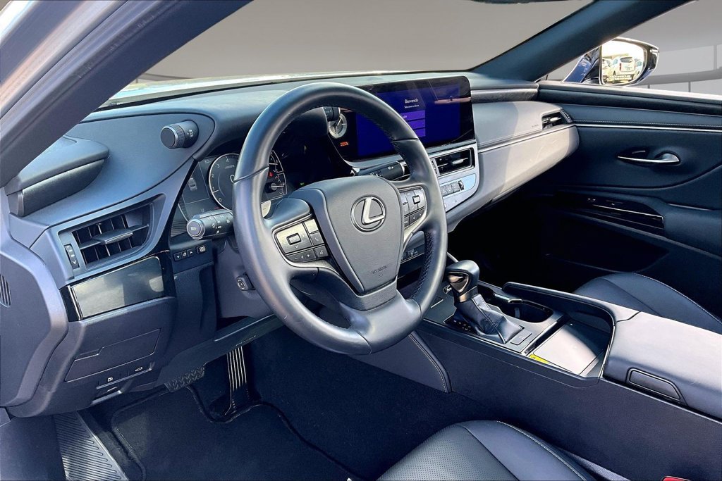Used 2025 Lexus ES 350 w/ Premium Package FWD image 13