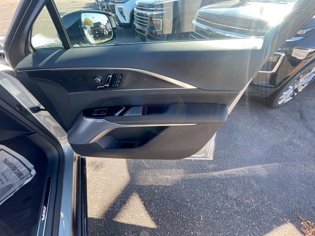 New 2026 Cadillac Lyriq V image 19