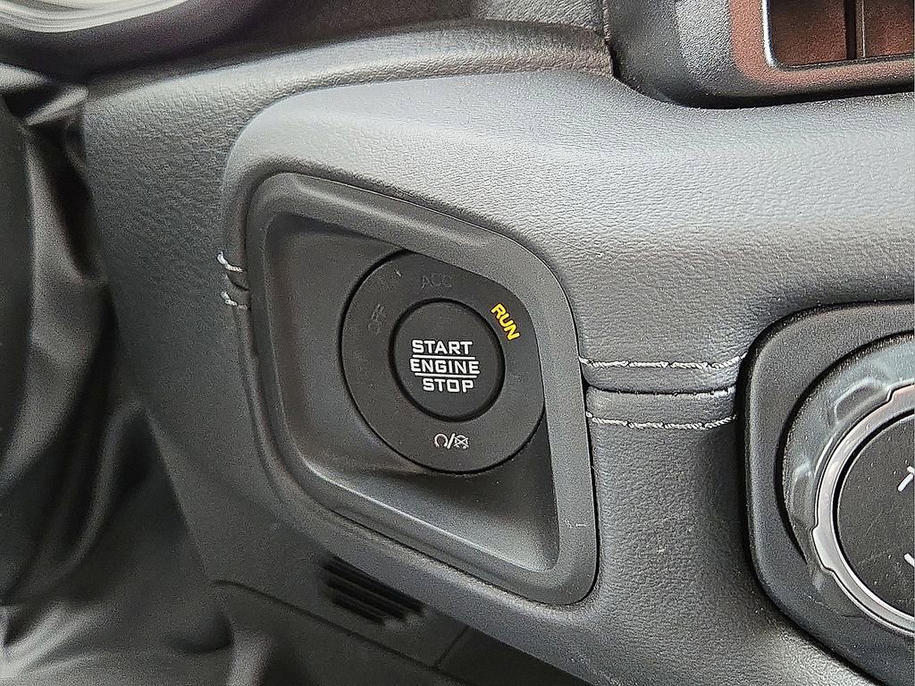 Used 2025 Jeep Wrangler Sahara 4xe image 30