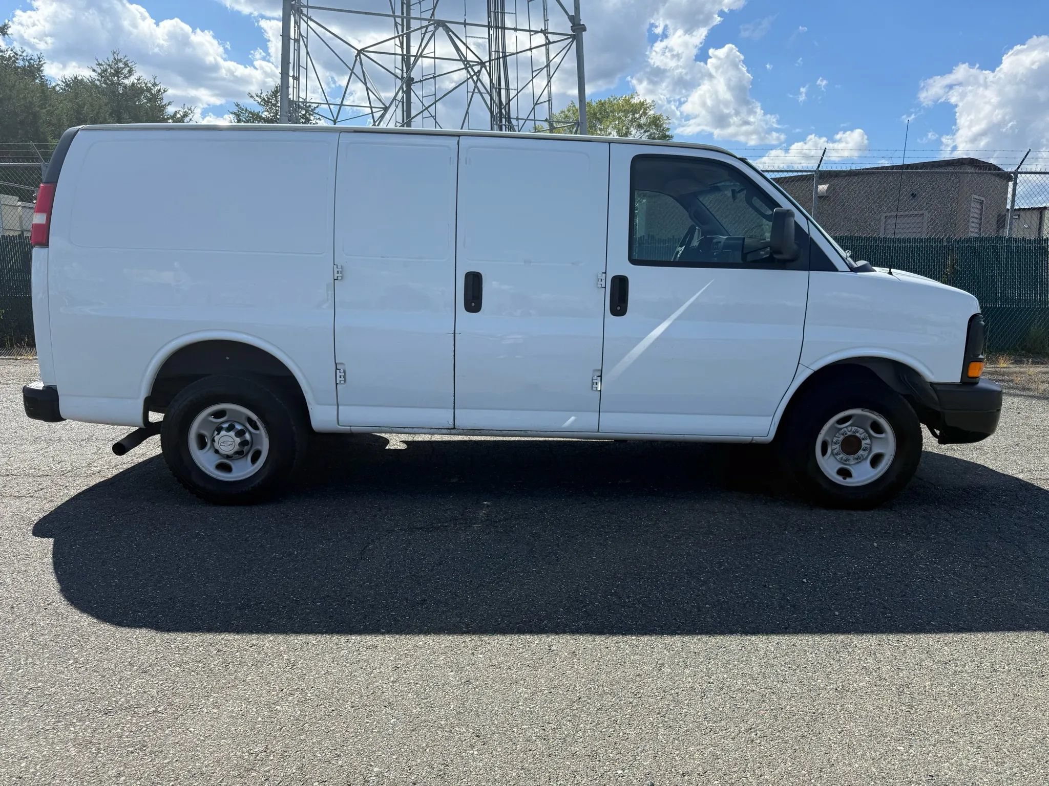 Used 2016 Chevrolet Express 2500 RWD image 4