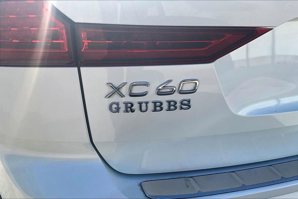 Used 2019 Volvo XC60 T8 R-Design w/ Advanced Package image 41