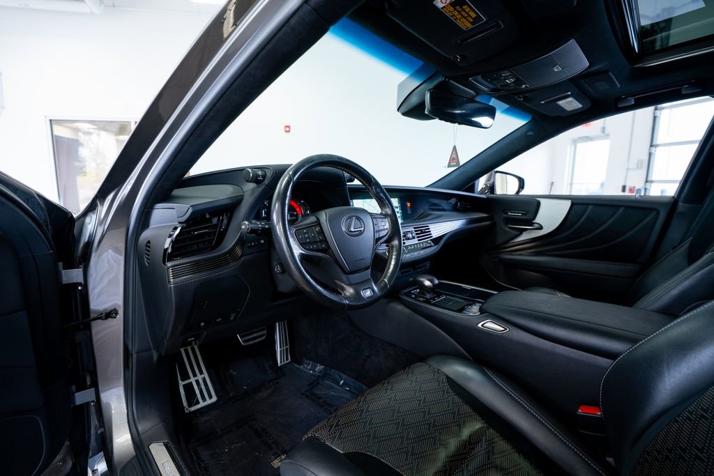 Used 2018 Lexus LS 500 F Sport w/ Accessory Package (Z2) image 33