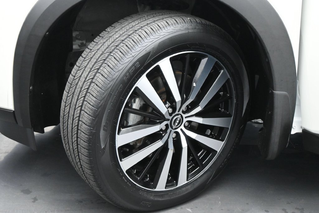 Used 2024 Nissan Pathfinder Platinum FWD image 25