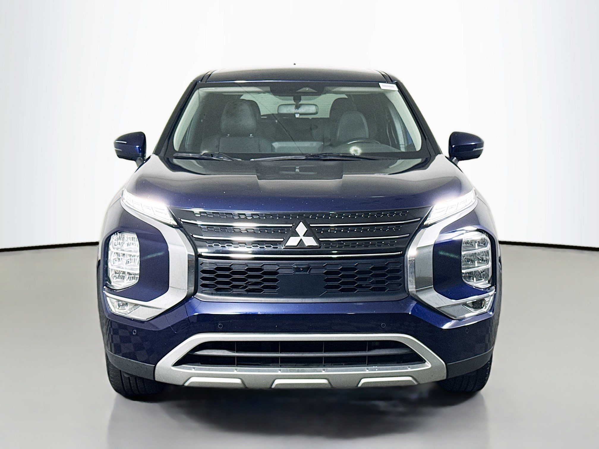Used 2022 Mitsubishi Outlander SE FWD image 2