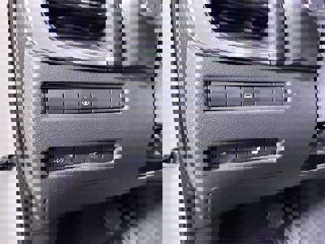 Used 2021 Nissan Rogue SV w/ Premium Package image 18