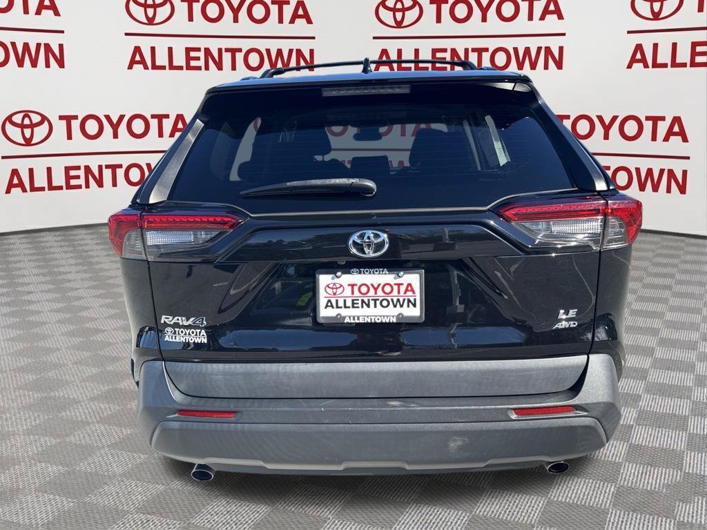 Used 2021 Toyota RAV4 LE AWD/4WD image 8