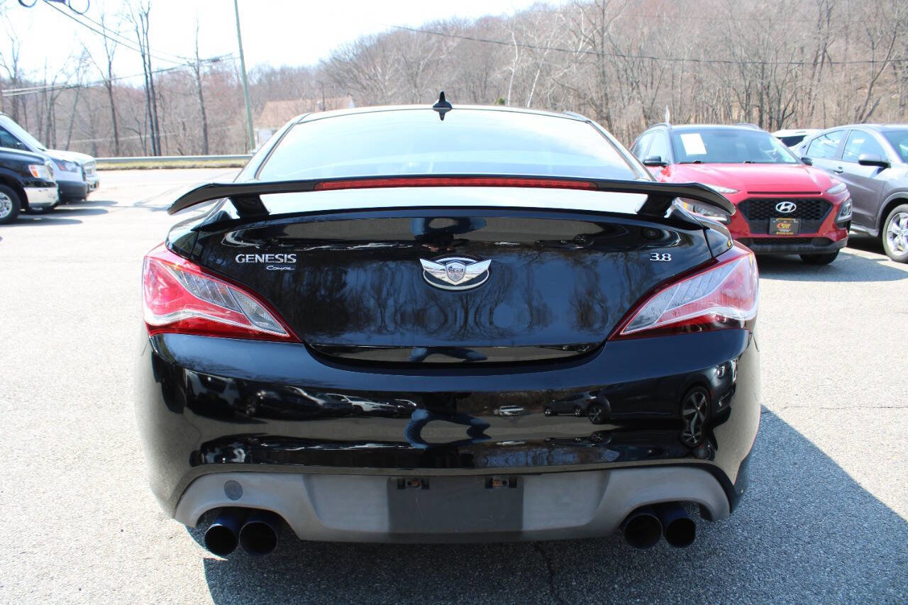 Used 2013 Hyundai Genesis 3.8 image 9