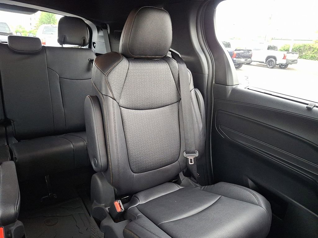 New 2026 Toyota Sienna XLE Woodland Edition AWD/4WD image 14