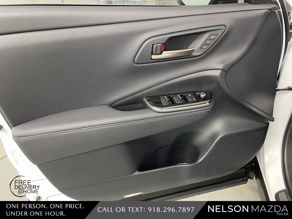 Used 2025 Toyota Crown Signia w/ Advanced Technology Package image 18