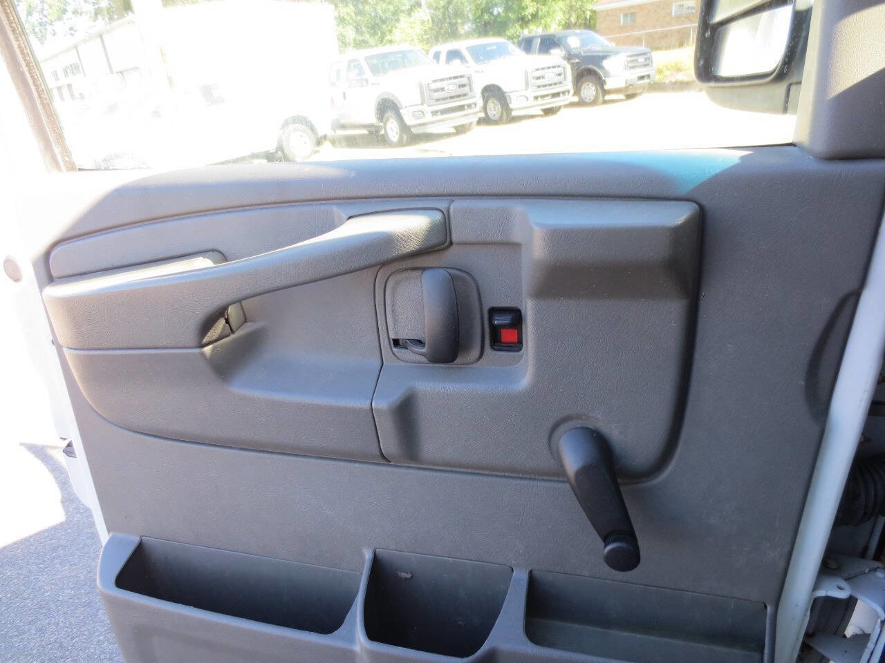 Used 2013 Chevrolet Express 2500 image 18