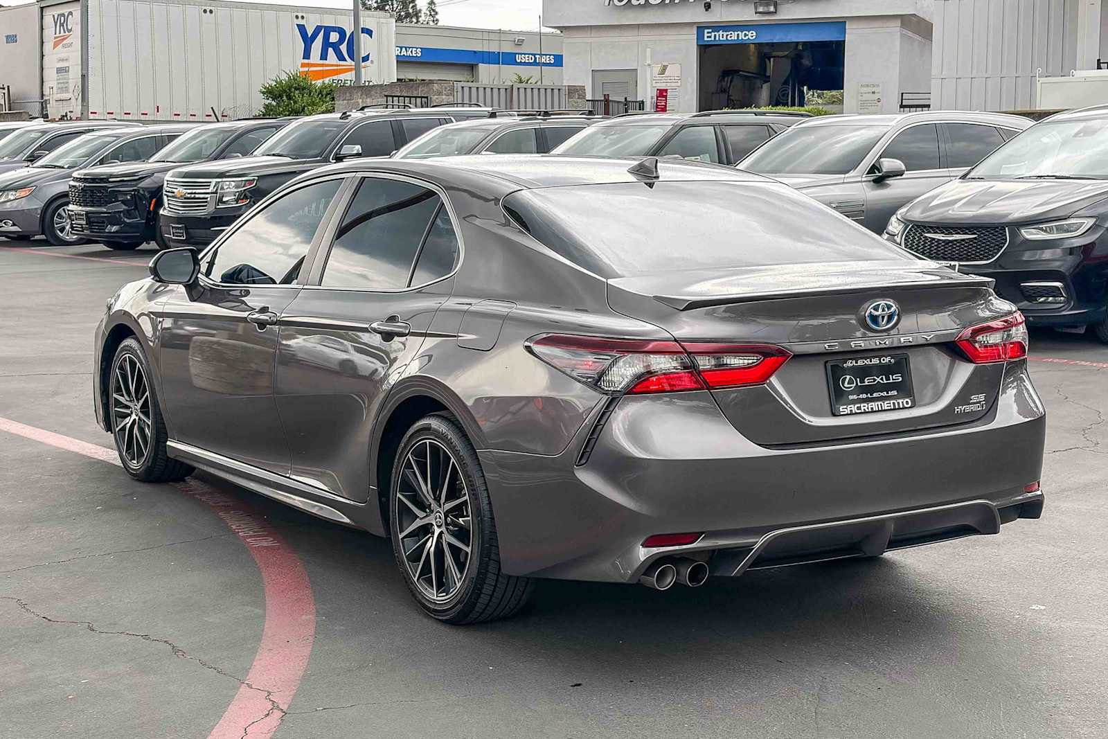 Used 2022 Toyota Camry SE image 2