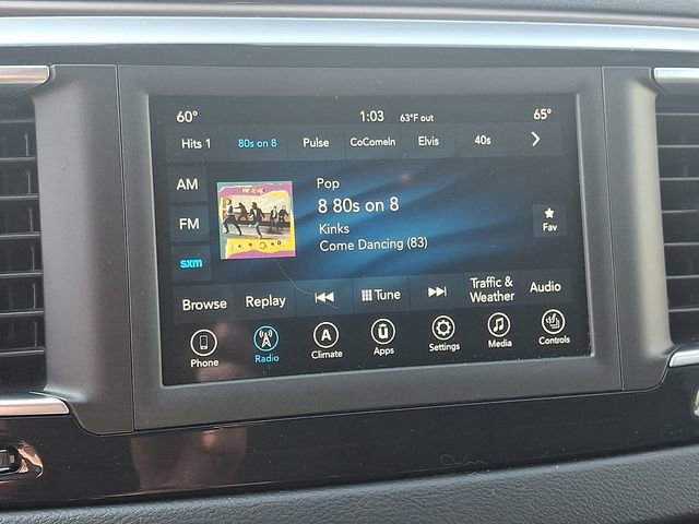 Used 2018 Chrysler Pacifica Touring-L image 14