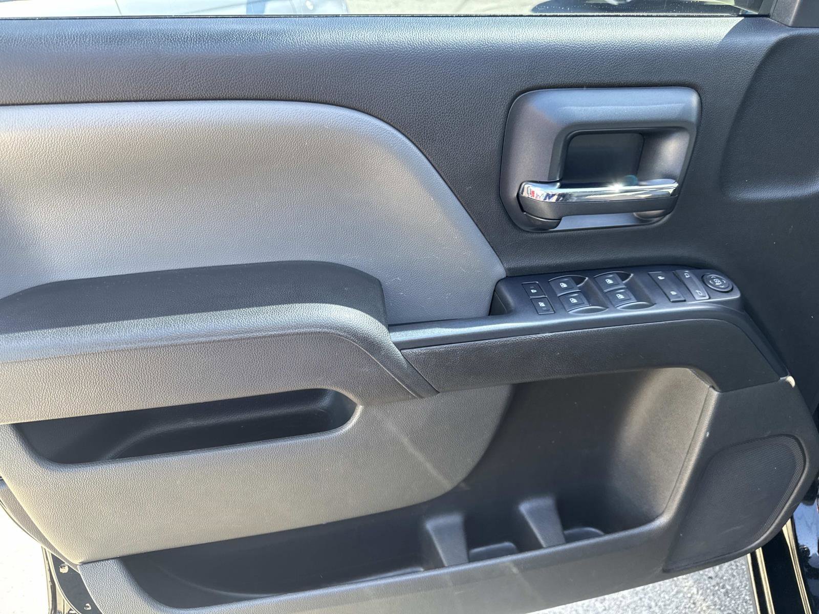 Used 2018 Chevrolet Silverado 1500 Custom w/ Custom Value Package RWD image 13