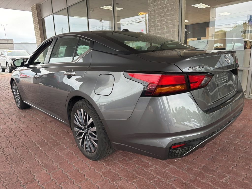Used 2025 Nissan Altima 2.5 SV FWD image 10