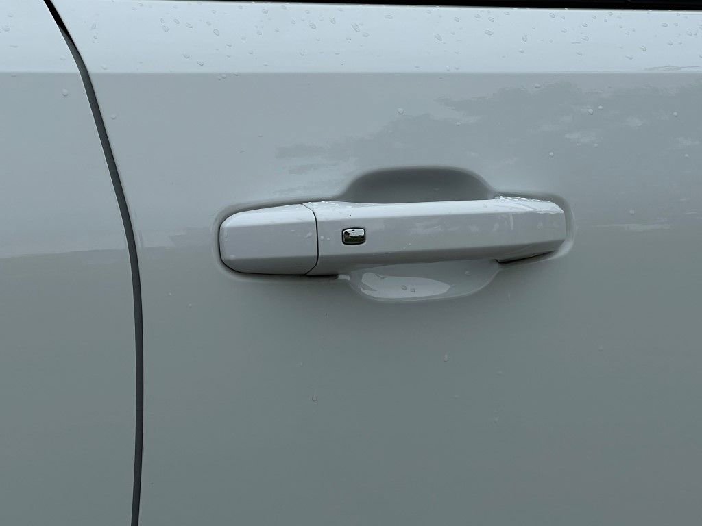 Used 2024 GMC Canyon Elevation image 25