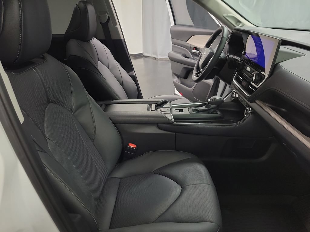 Used 2026 Toyota Grand Highlander AWD Hybrid image 37