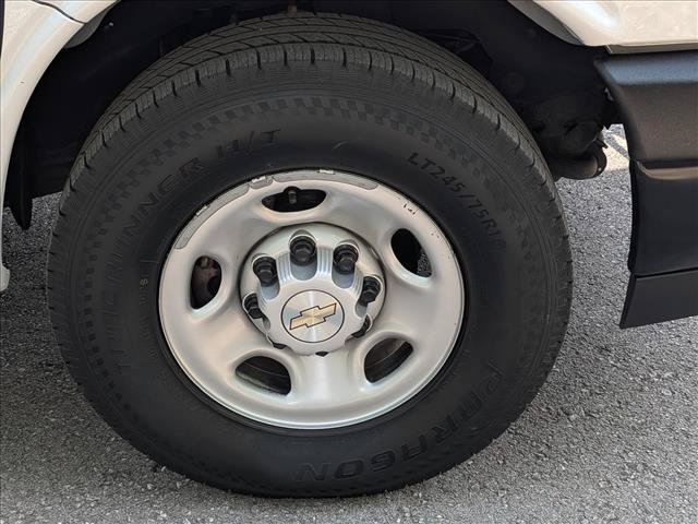 Used 2023 Chevrolet Express 2500 w/ Driver Convenience Package RWD image 7