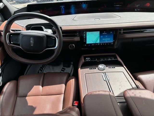 Used 2025 Lincoln Navigator Reserve image 19