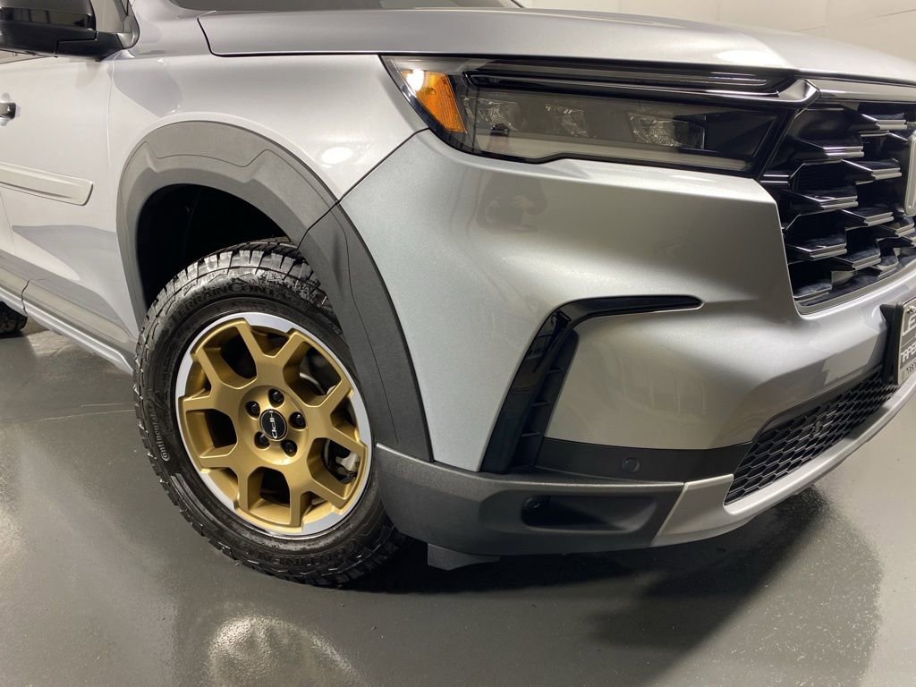 Used 2024 Honda Pilot TrailSport image 3