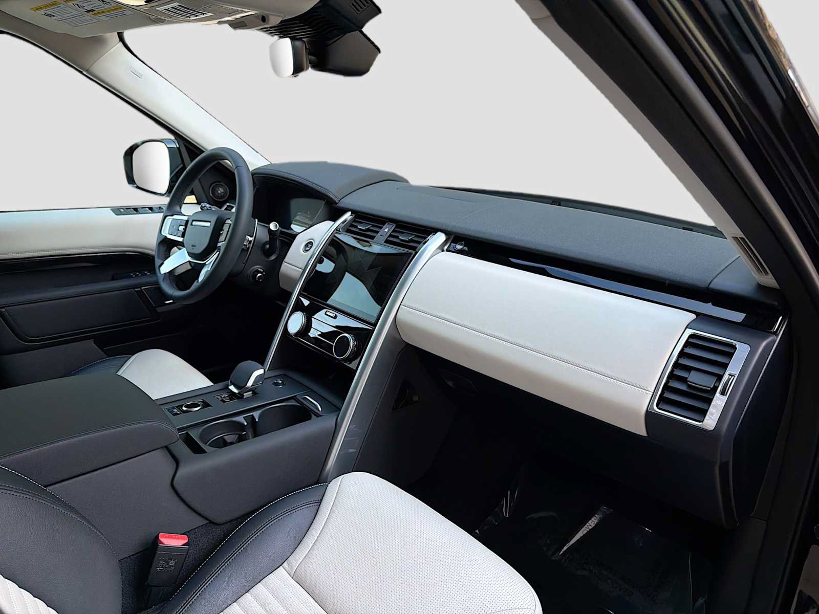 Certified 2025 Land Rover Discovery S AWD/4WD image 8