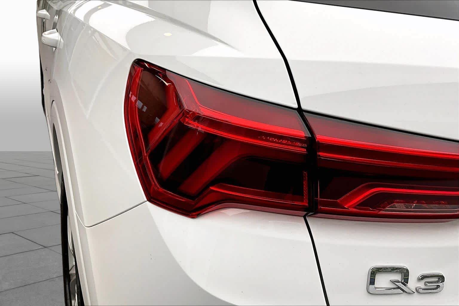 Used 2021 Audi Q3 2.0T Premium w/ Convenience Package AWD/4WD image 28