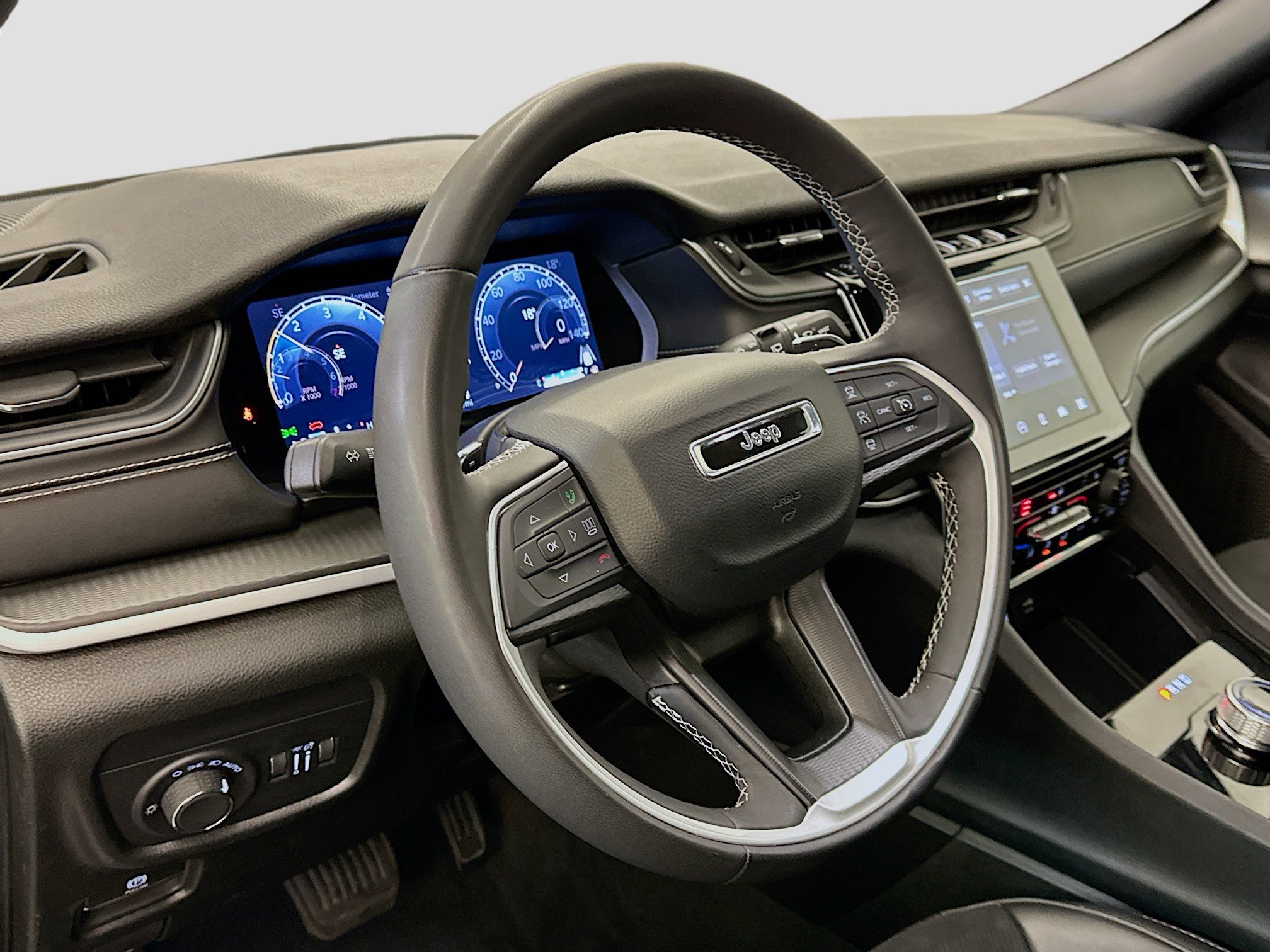 Used 2024 Jeep Grand Cherokee L Altitude image 18