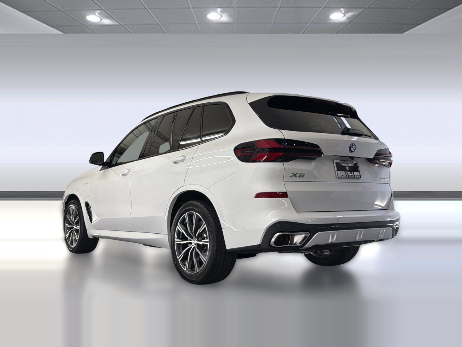 Used 2026 BMW X5 xDrive50e w/ M Sport Package AWD/4WD image 3