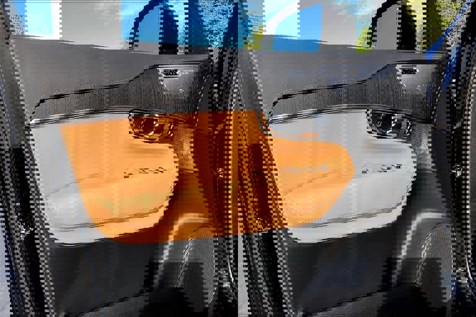 Used 2023 Volvo XC90 T8 Ultimate w/ Lounge Package image 26