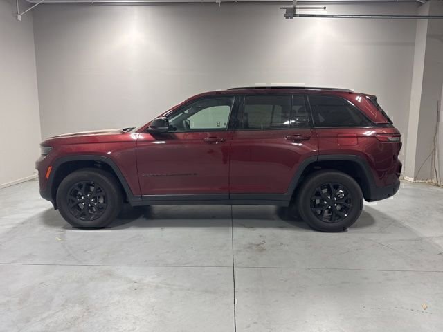 Used 2025 Jeep Grand Cherokee Altitude image 10