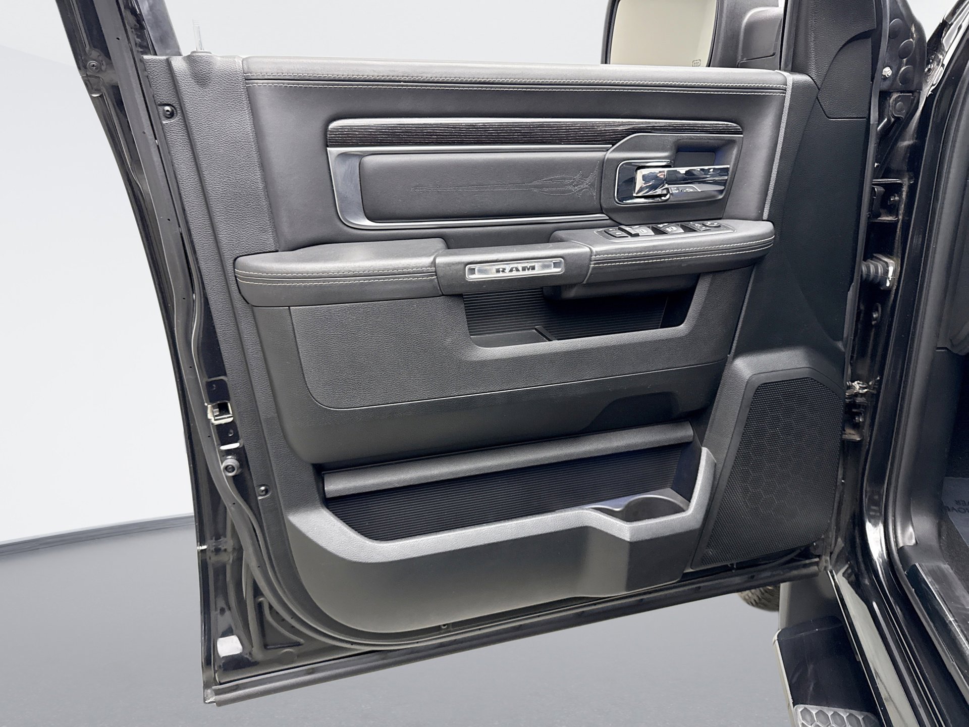 Used 2018 RAM 1500 Limited image 9