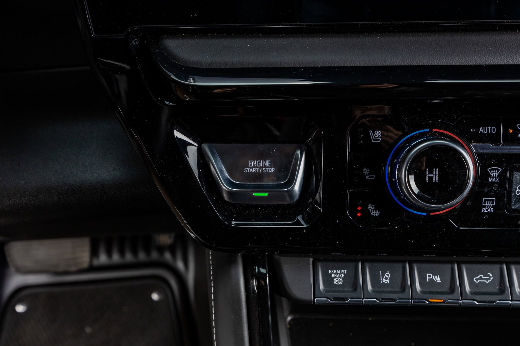 Used 2025 GMC Sierra 2500 AT4X image 23